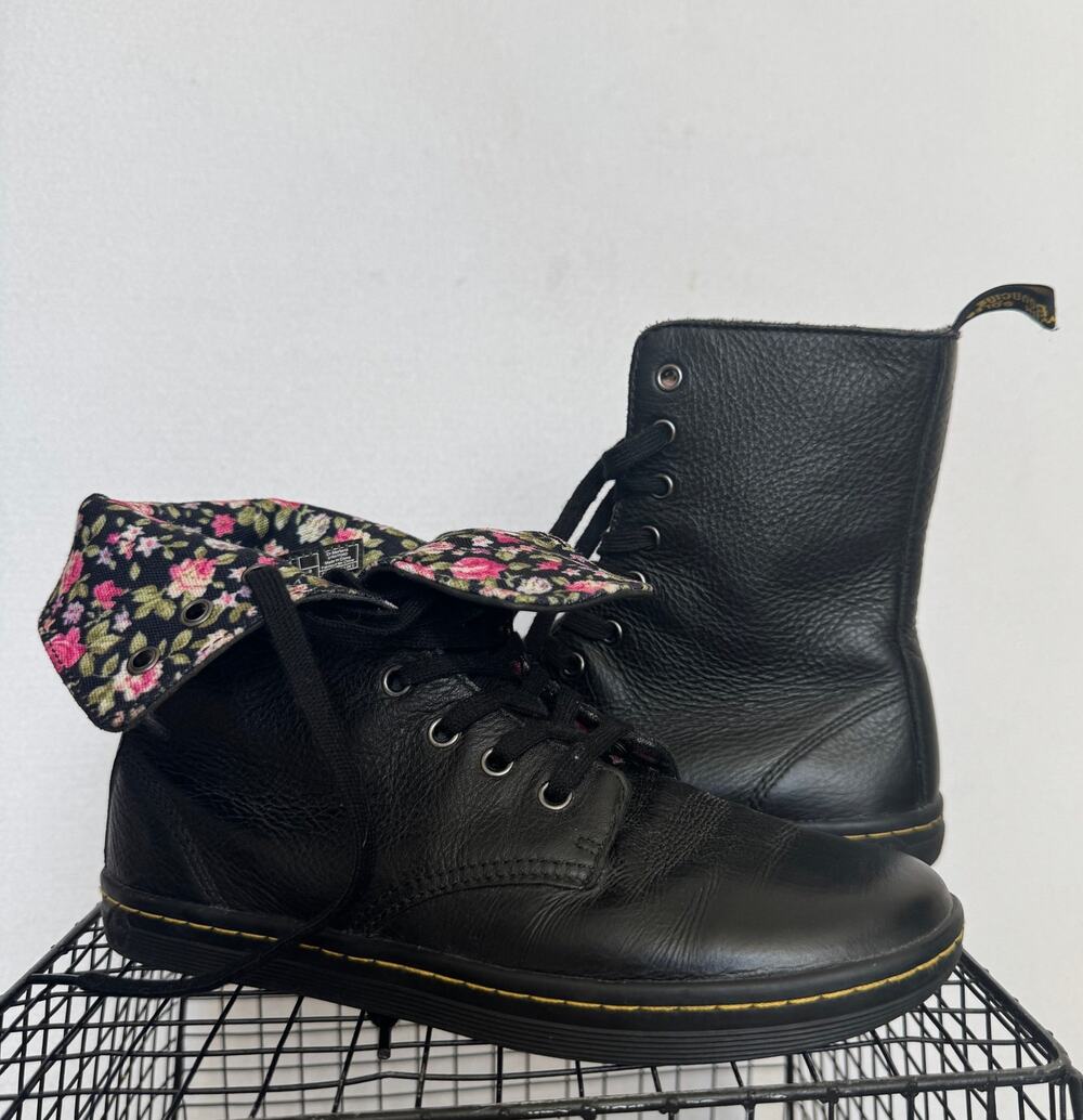 Dr. Martens Stratford Black Leather Floral Fold Down Boots Women’s 8 EU 39